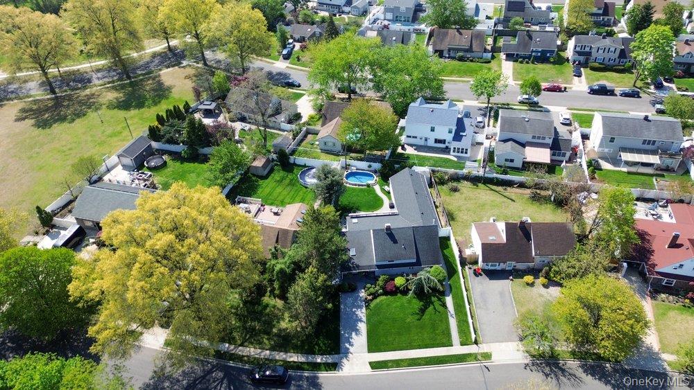 55 Duckpond Drive N