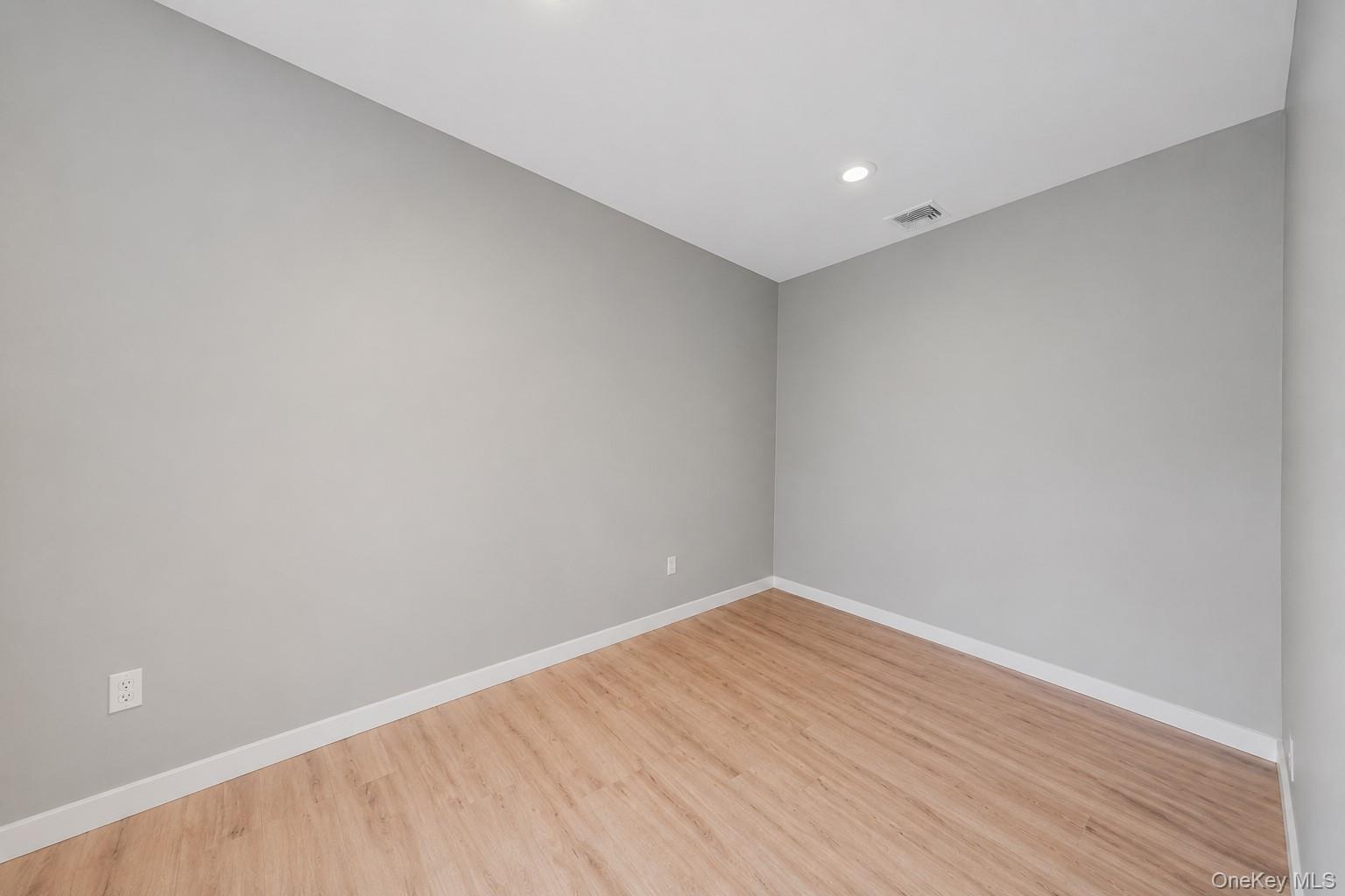 5 Oakwood Avenue