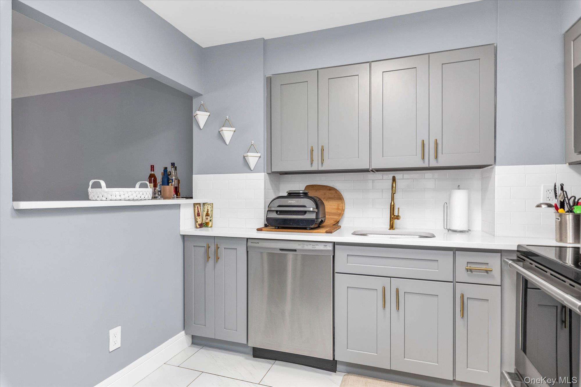 360 Shore Road Unit: 2C
