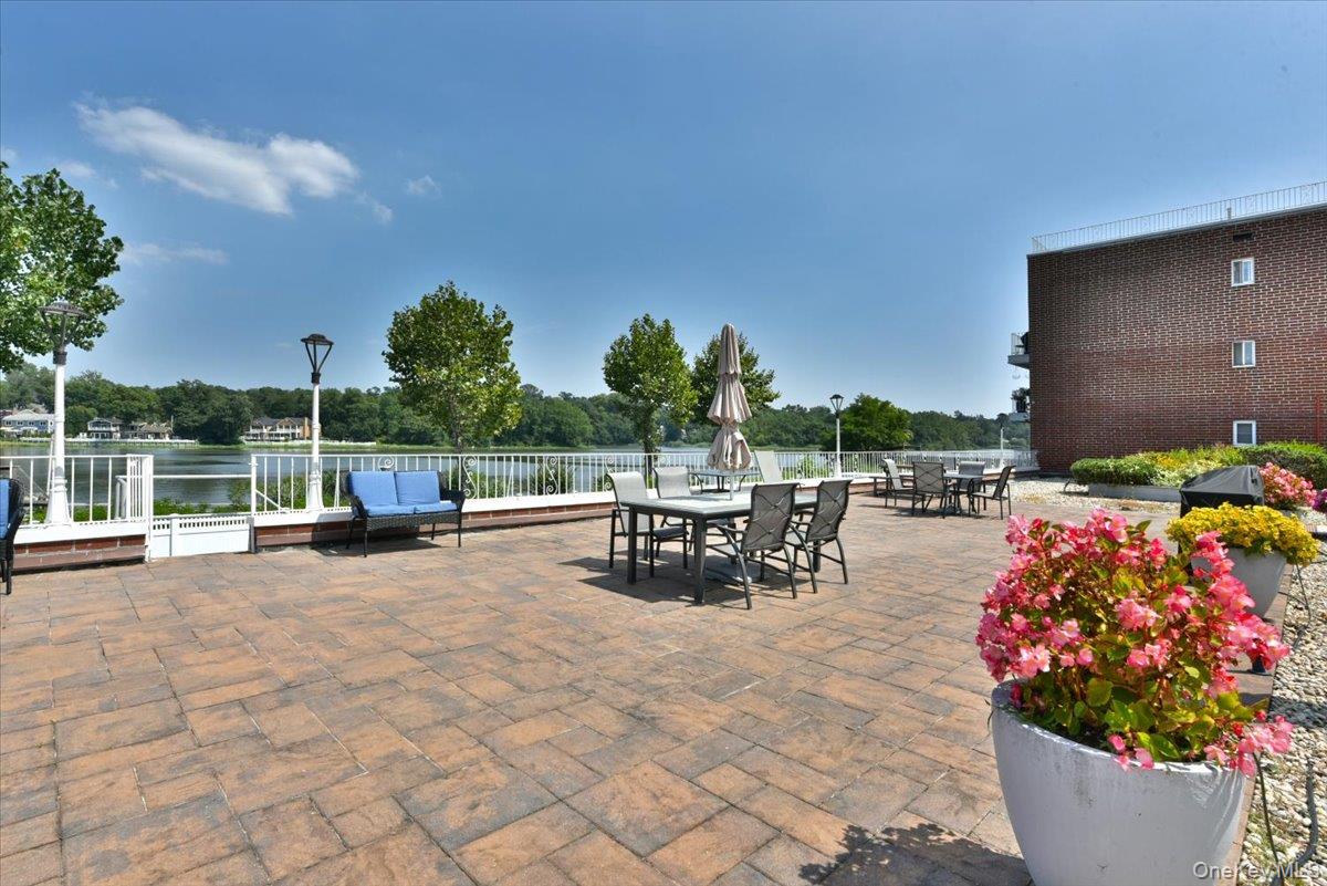 320 E Shore Road Unit: 2-A