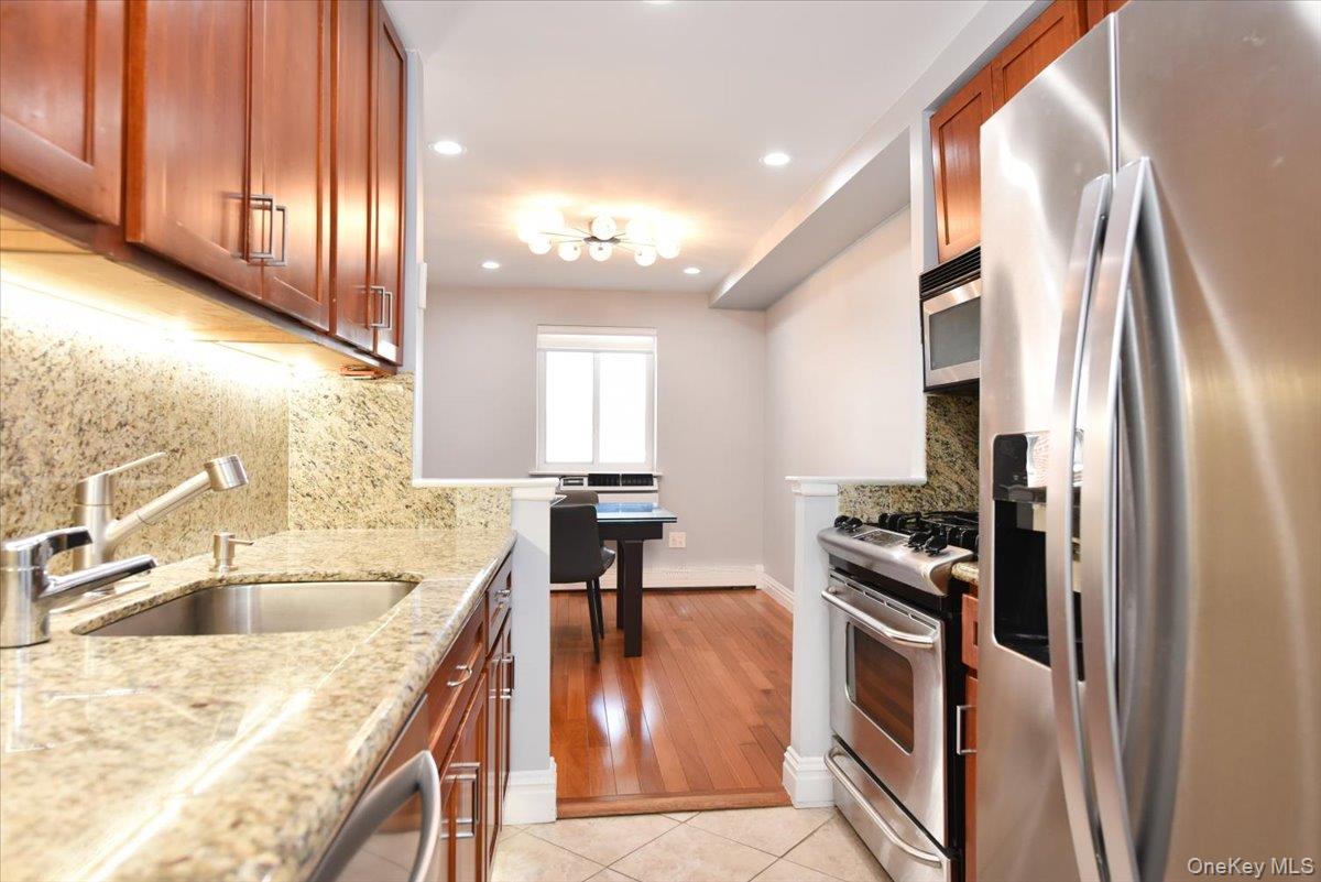 320 E Shore Road Unit: 2-A