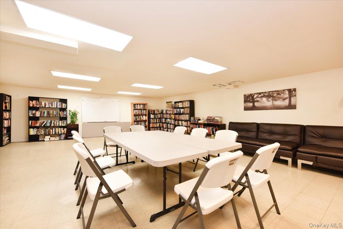 320 E Shore Road Unit: 2-A
