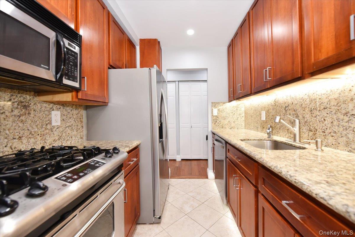 320 E Shore Road Unit: 2-A