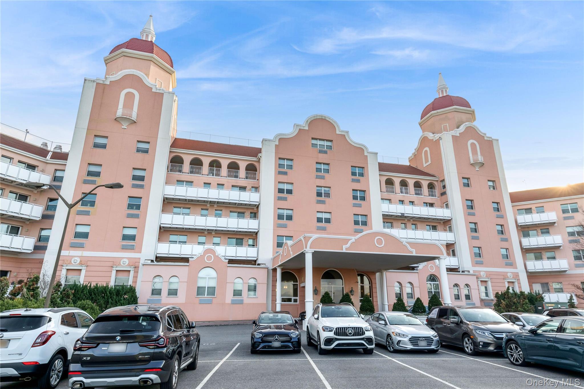 2 Richmond Road Unit: ph 6r
