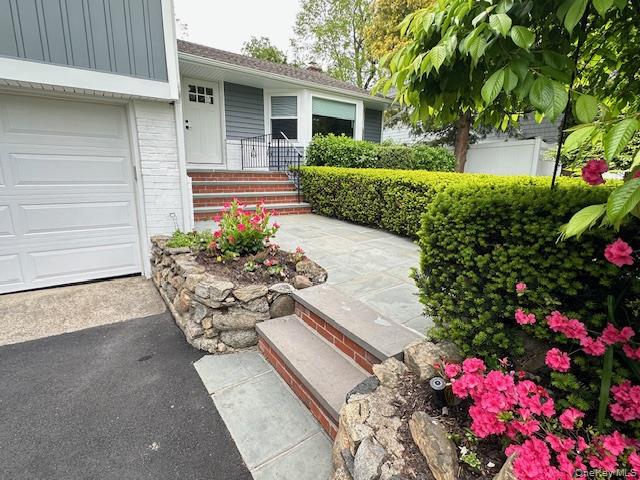 8 White Oak Drive