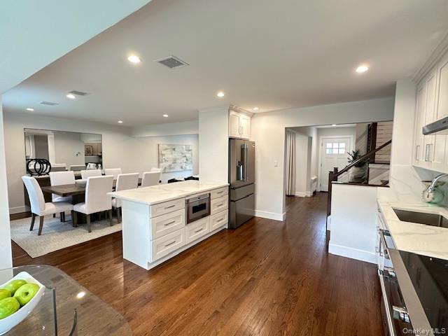 8 White Oak Drive