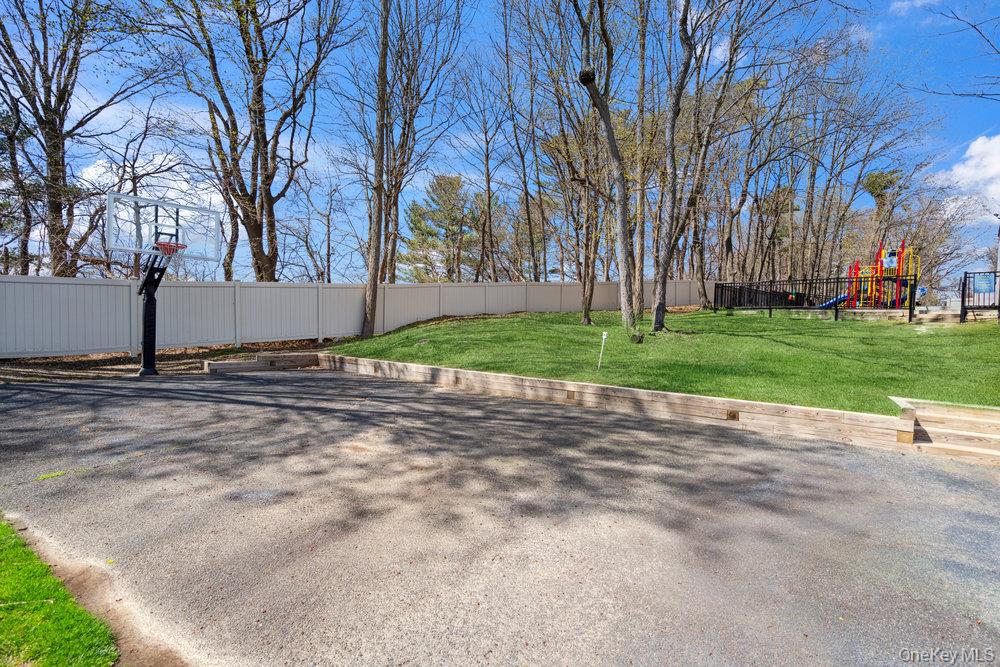41 E View Court
