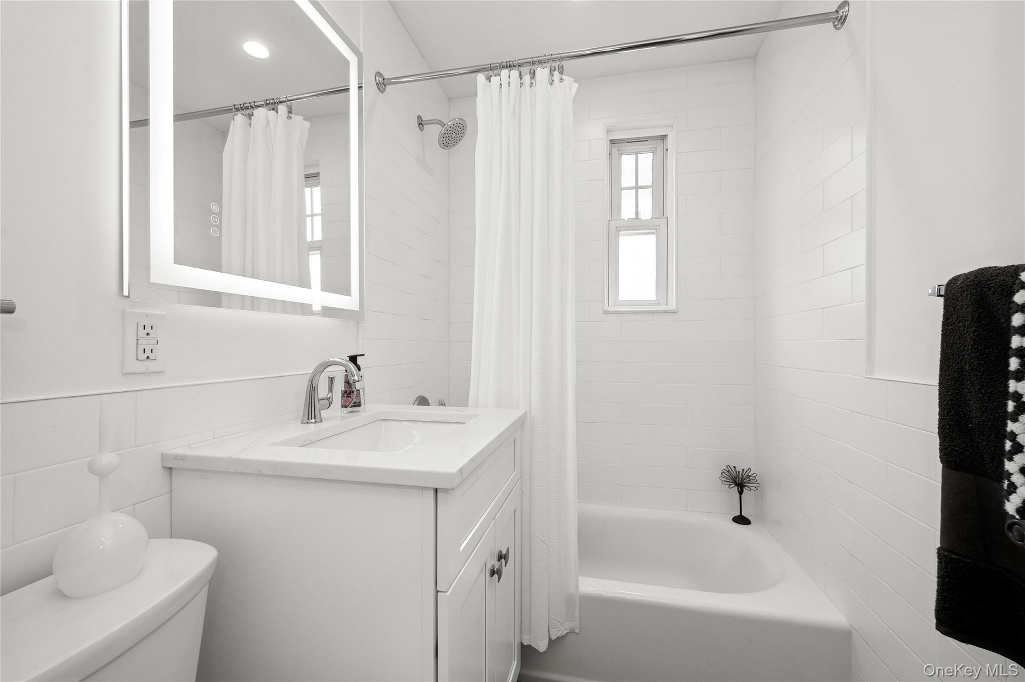200 N Village Avenue Unit: A3