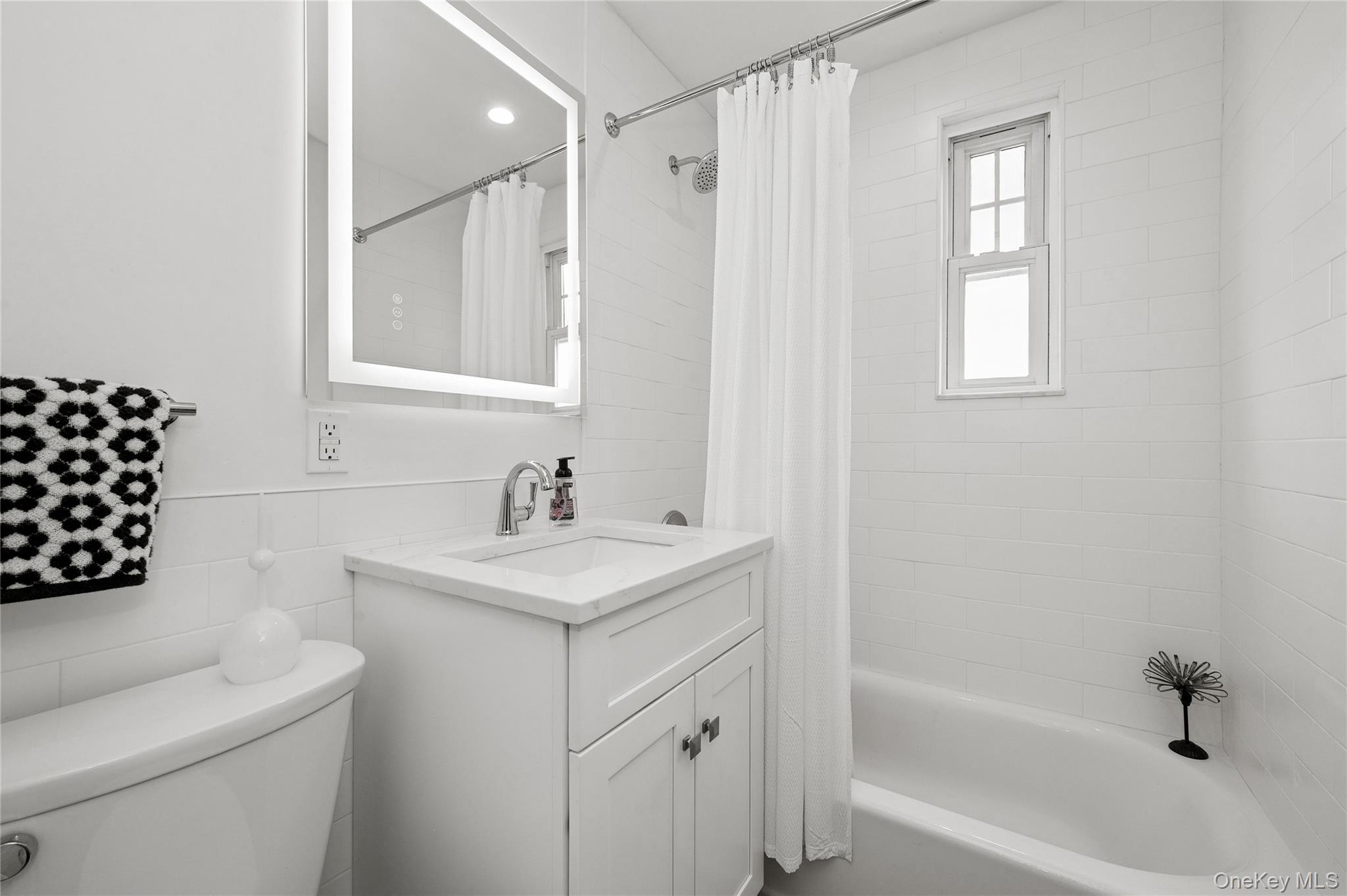 200 N Village Avenue Unit: A3