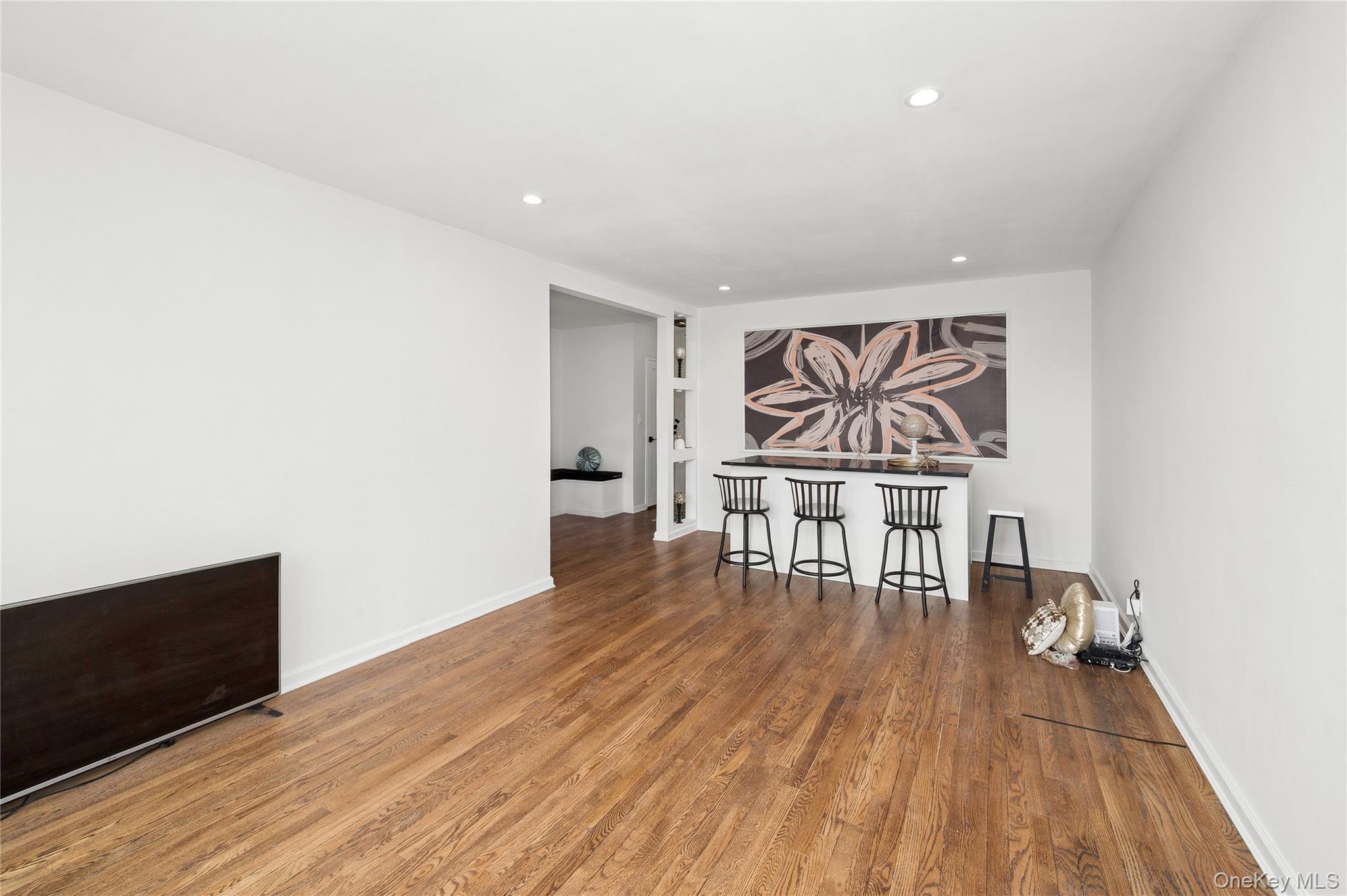 200 N Village Avenue Unit: A3