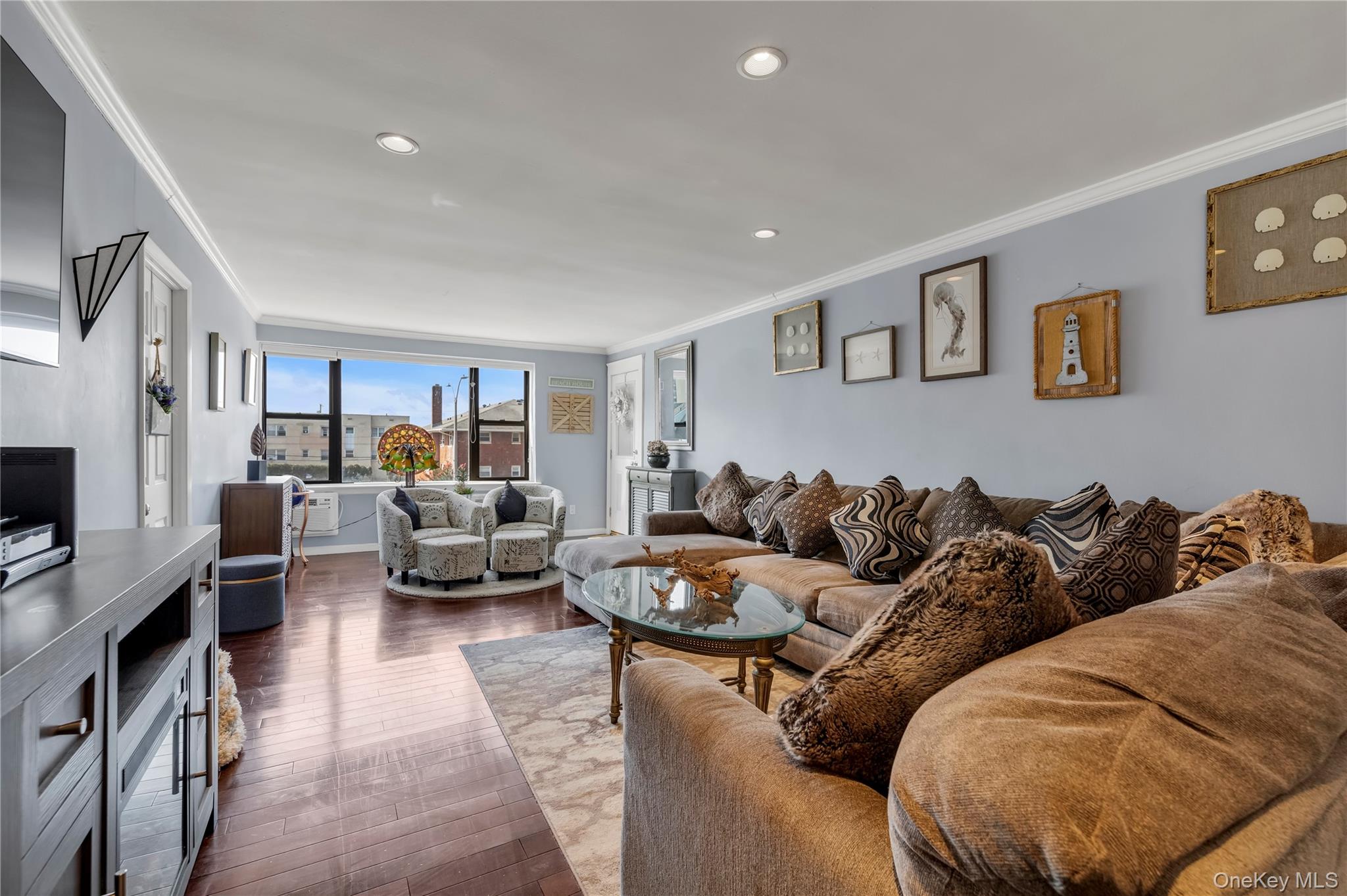 333 E Broadway Unit: 1D