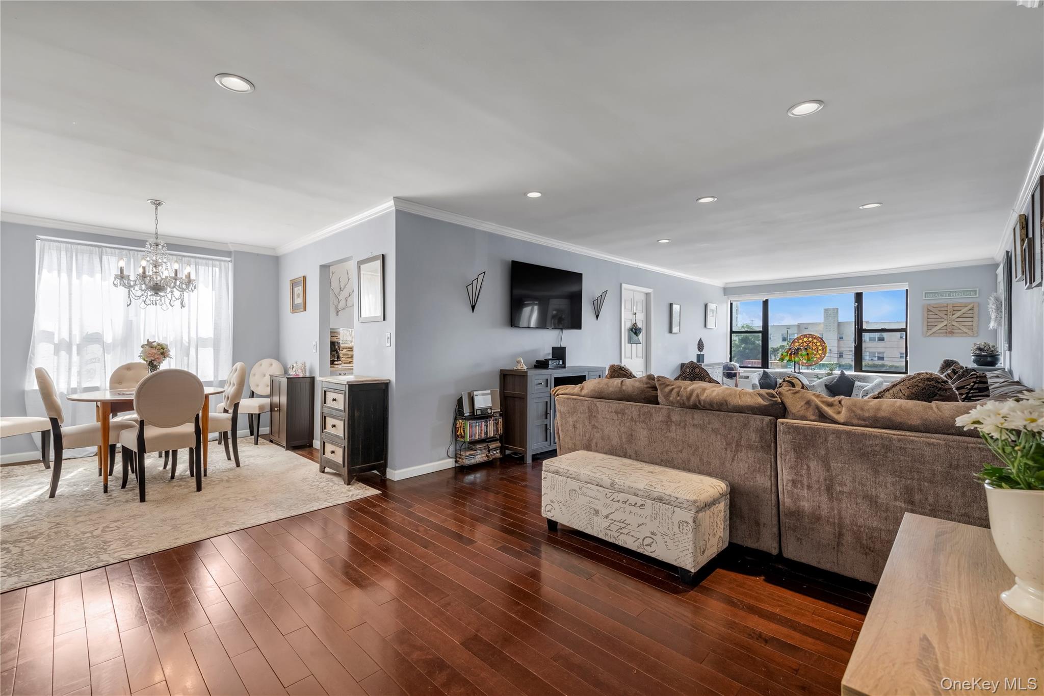 333 E Broadway Unit: 1D