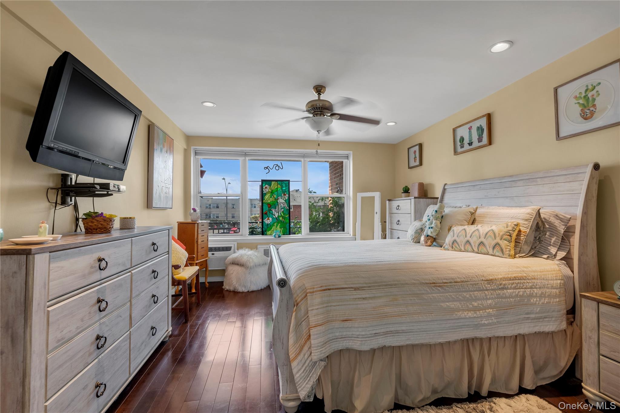 333 E Broadway Unit: 1D