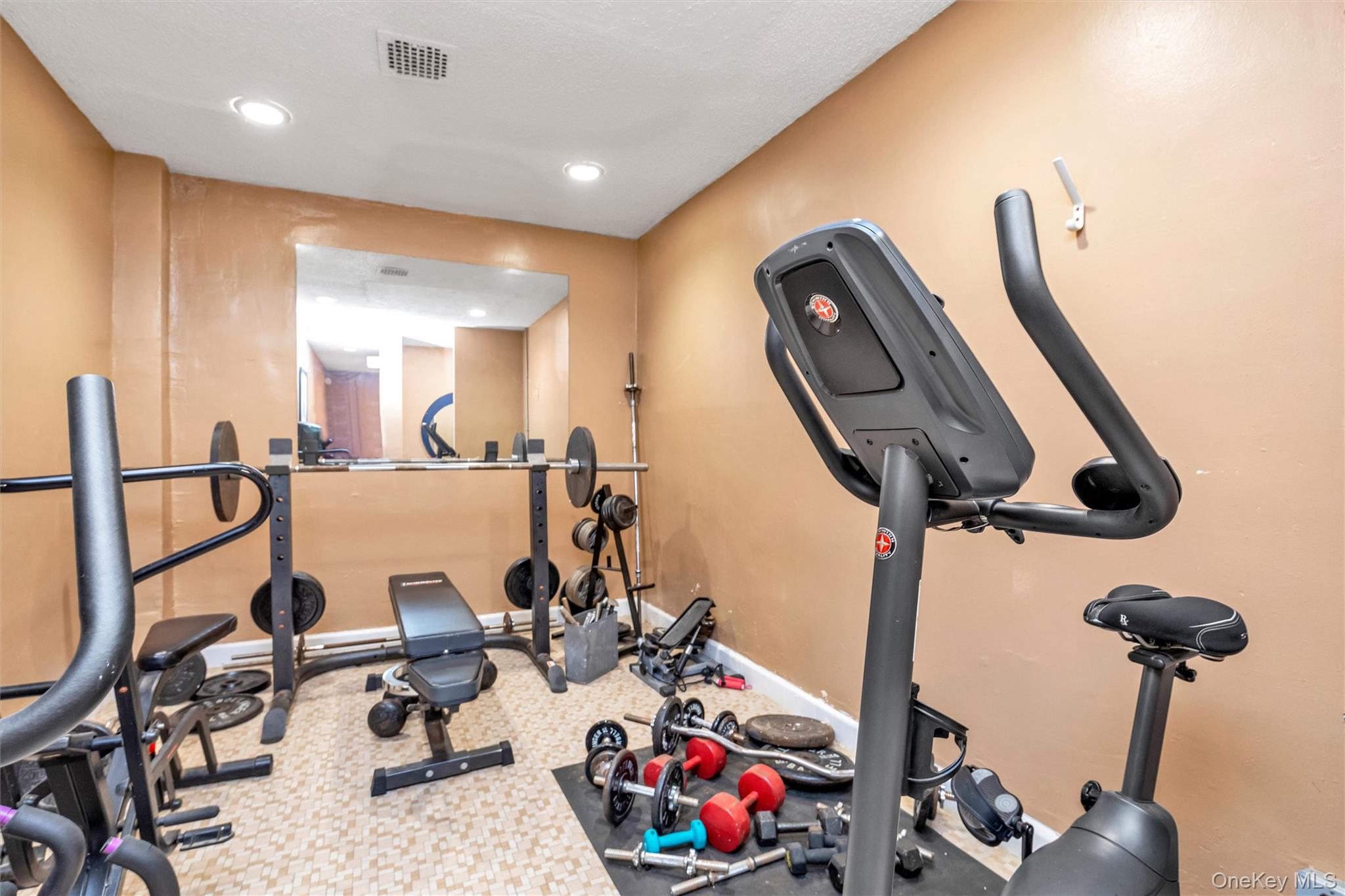 333 E Broadway Unit: 1D