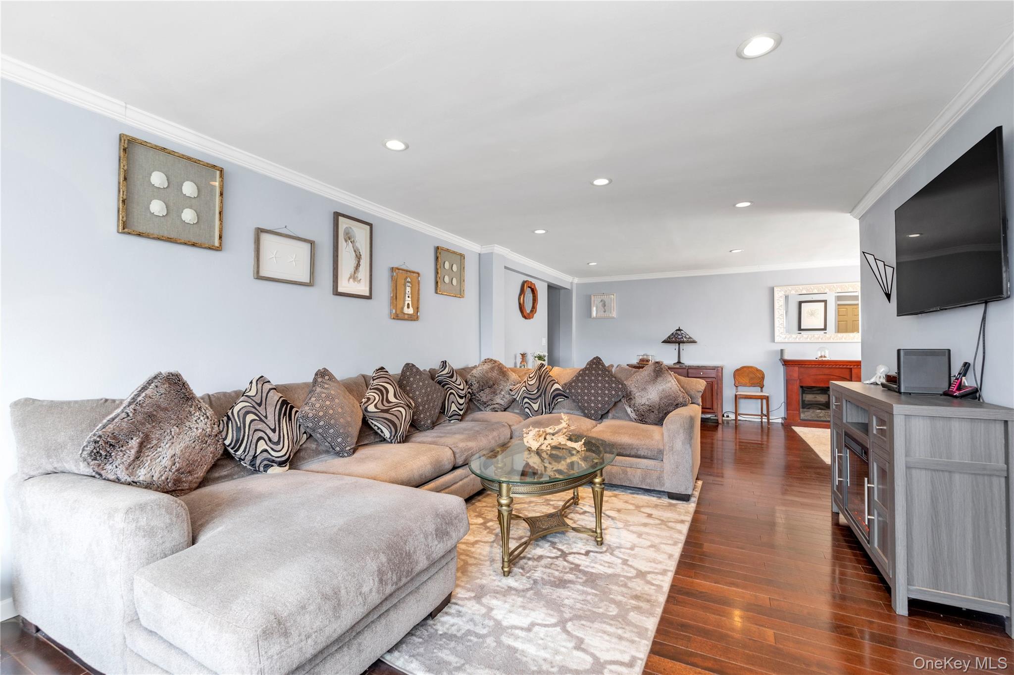 333 E Broadway Unit: 1D