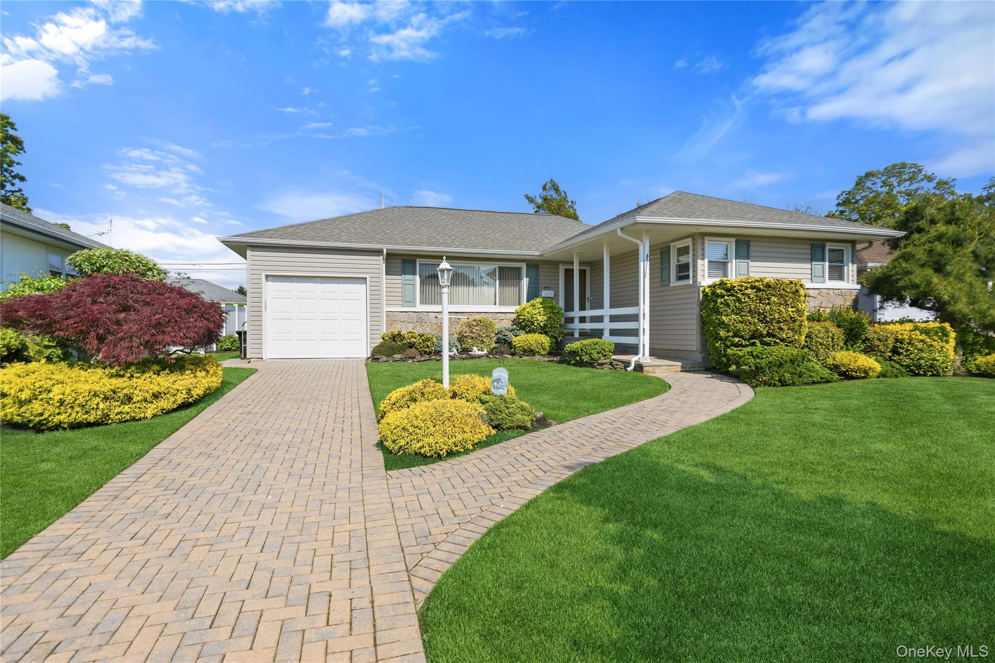 895 Iris Drive