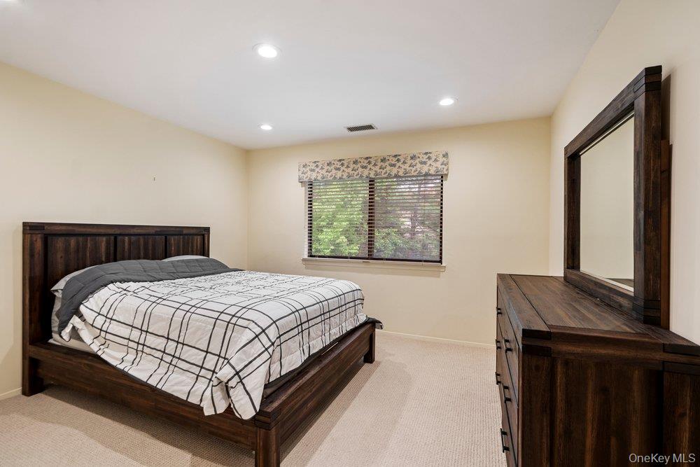 109 Foxwood Drive