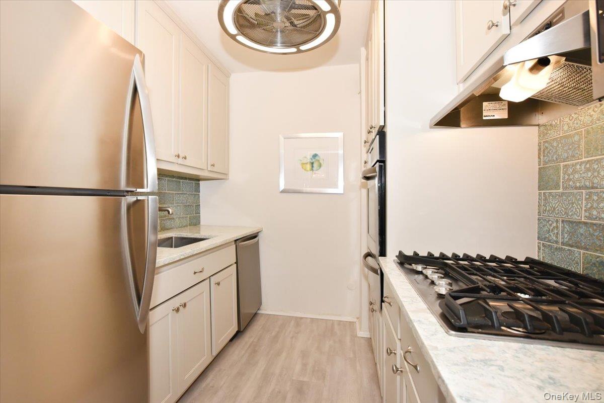 50 HILL PARK Avenue Unit: 1-L