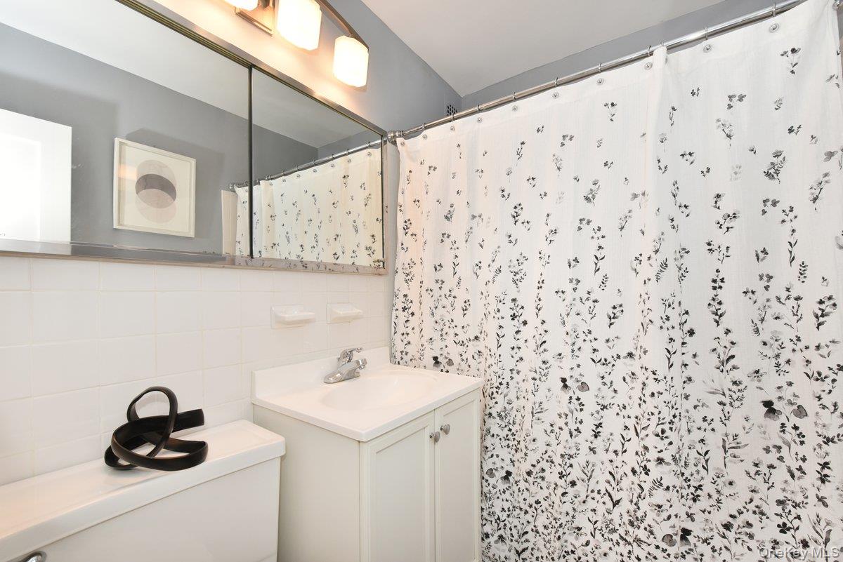 50 HILL PARK Avenue Unit: 1-L