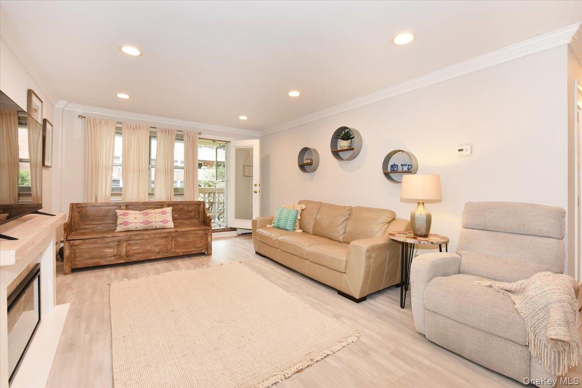 50 HILL PARK Avenue Unit: 1-L
