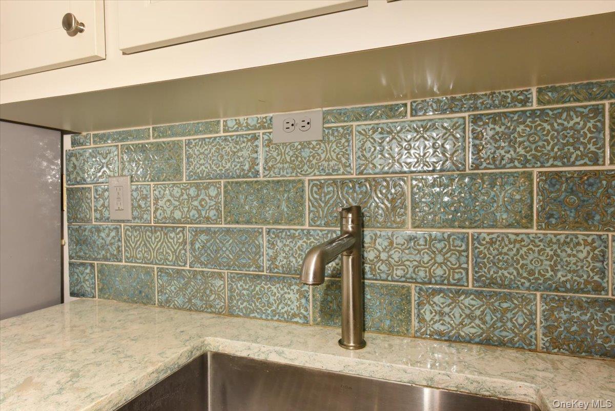 50 HILL PARK Avenue Unit: 1-L