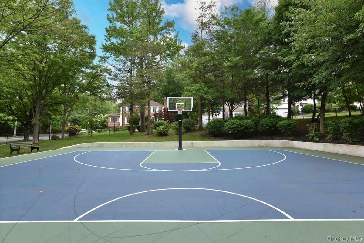 50 HILL PARK Avenue Unit: 1-L