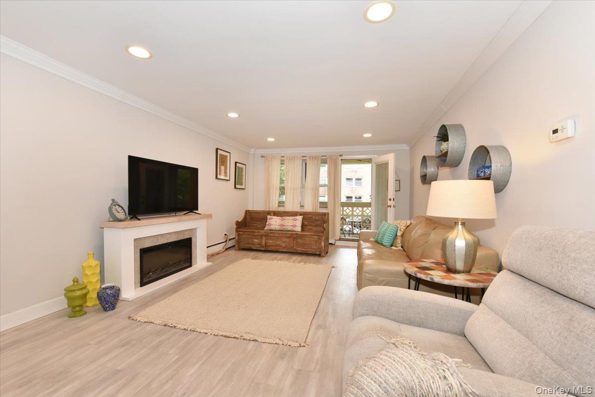 50 HILL PARK Avenue Unit: 1-L