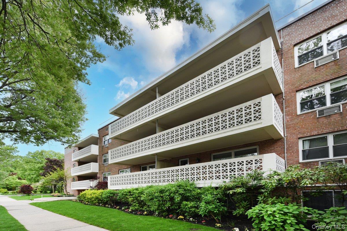 50 HILL PARK Avenue Unit: 1-L