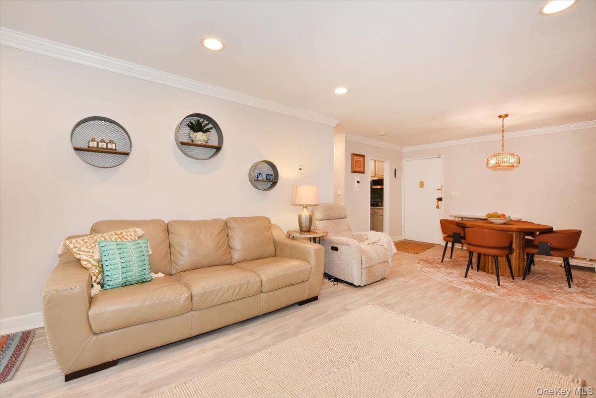 50 HILL PARK Avenue Unit: 1-L