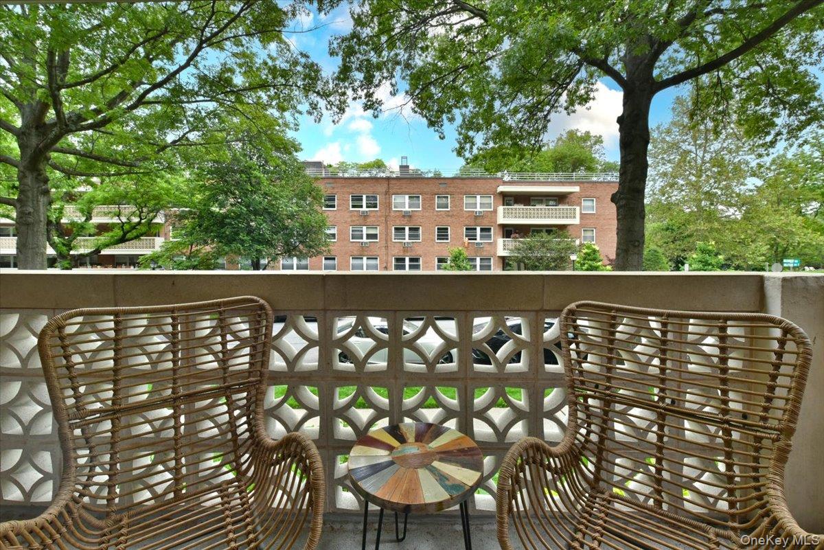 50 HILL PARK Avenue Unit: 1-L