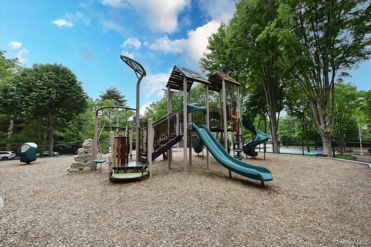 50 HILL PARK Avenue Unit: 1-L