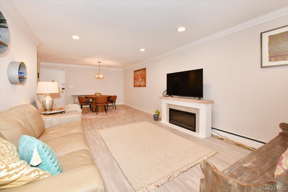 50 HILL PARK Avenue Unit: 1-L
