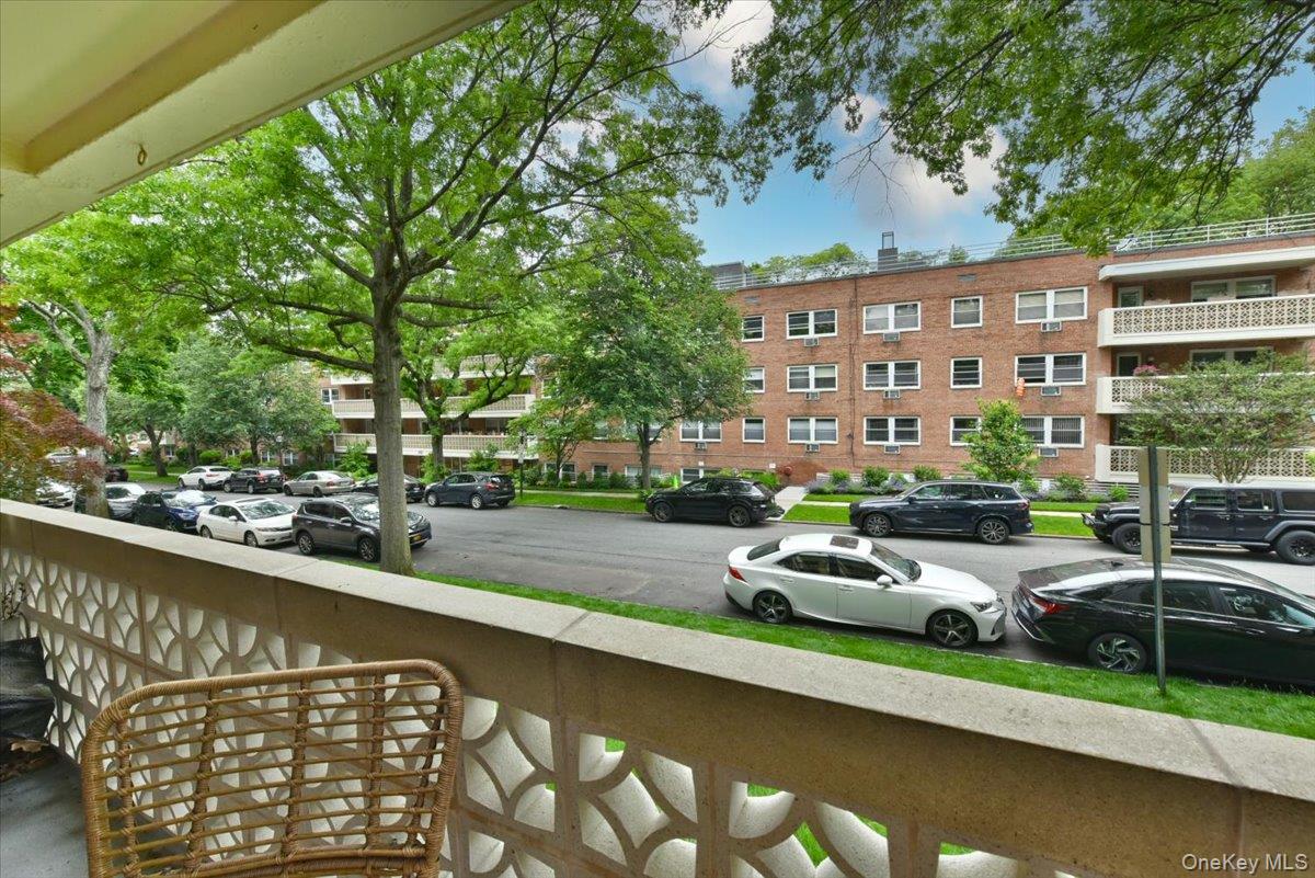 50 HILL PARK Avenue Unit: 1-L