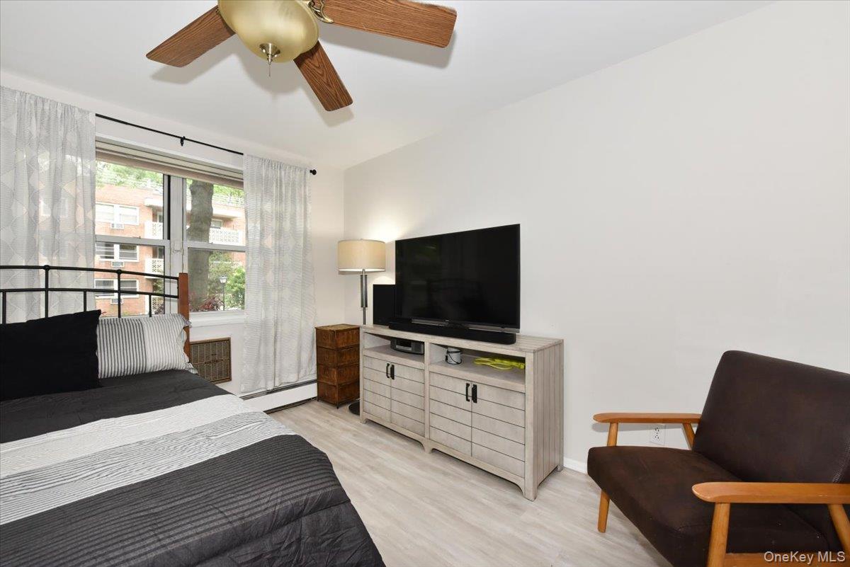 50 HILL PARK Avenue Unit: 1-L
