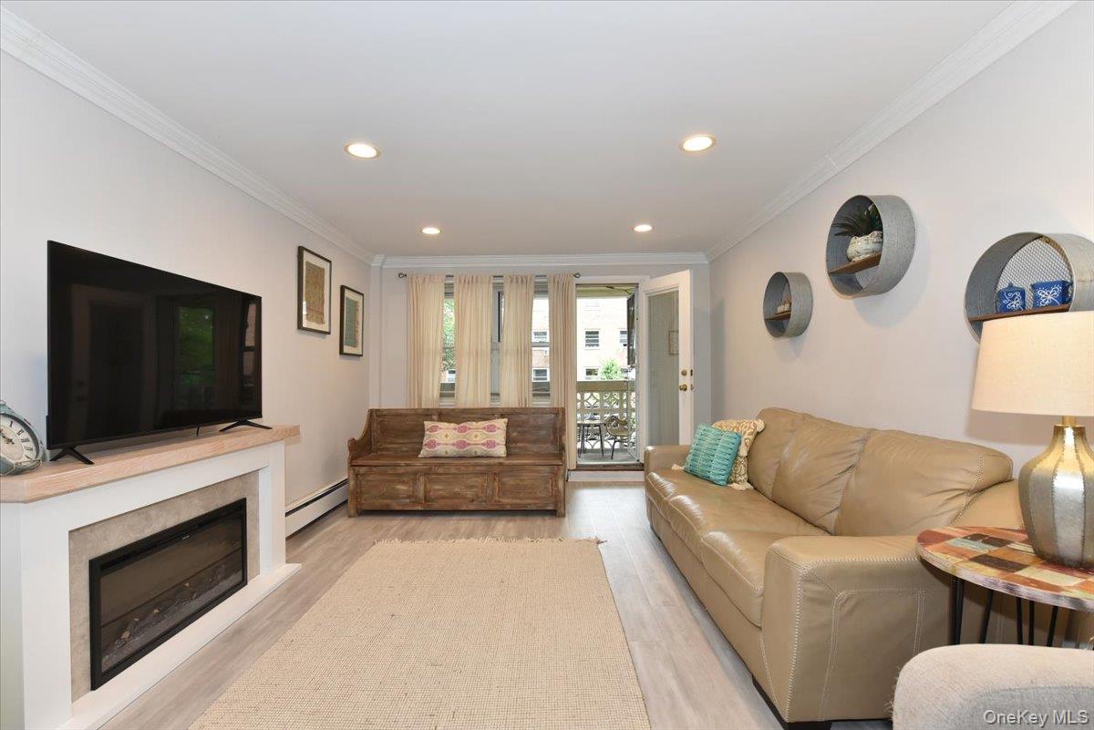 50 HILL PARK Avenue Unit: 1-L