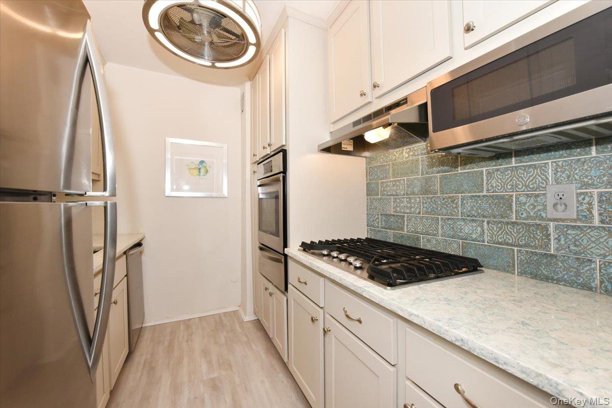 50 HILL PARK Avenue Unit: 1-L