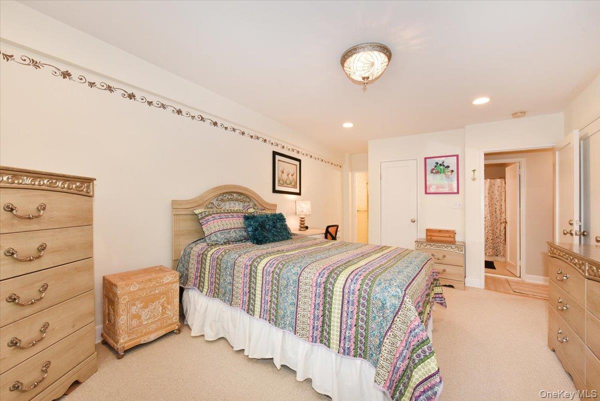 50 HILL PARK Avenue Unit: 1-L