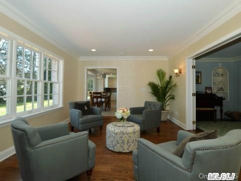 330 Manhasset Woods Road