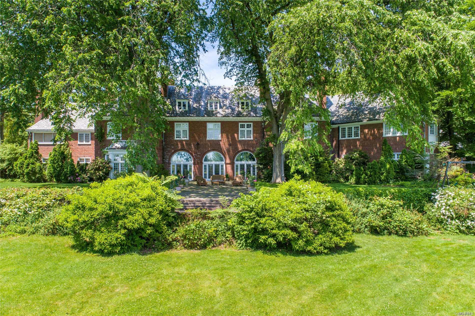 11 Evans Drive