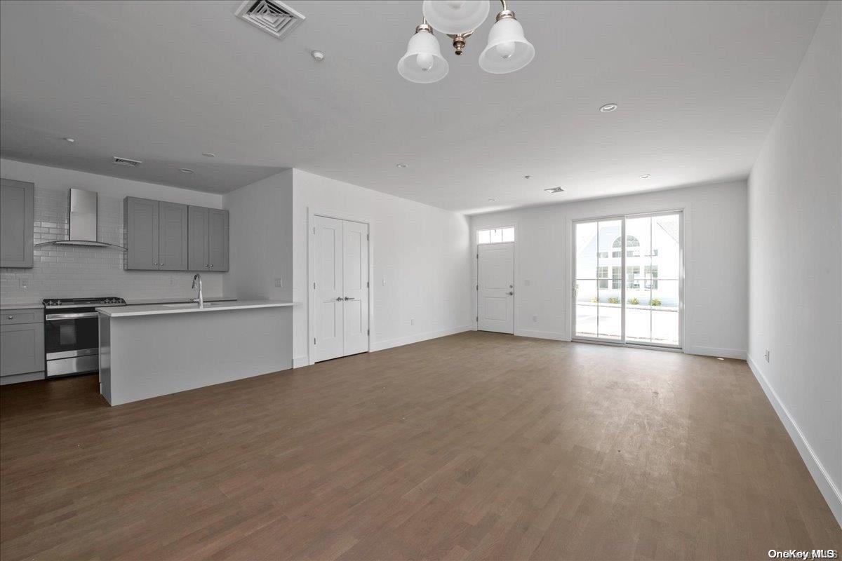 105 Breton Way Unit: 105