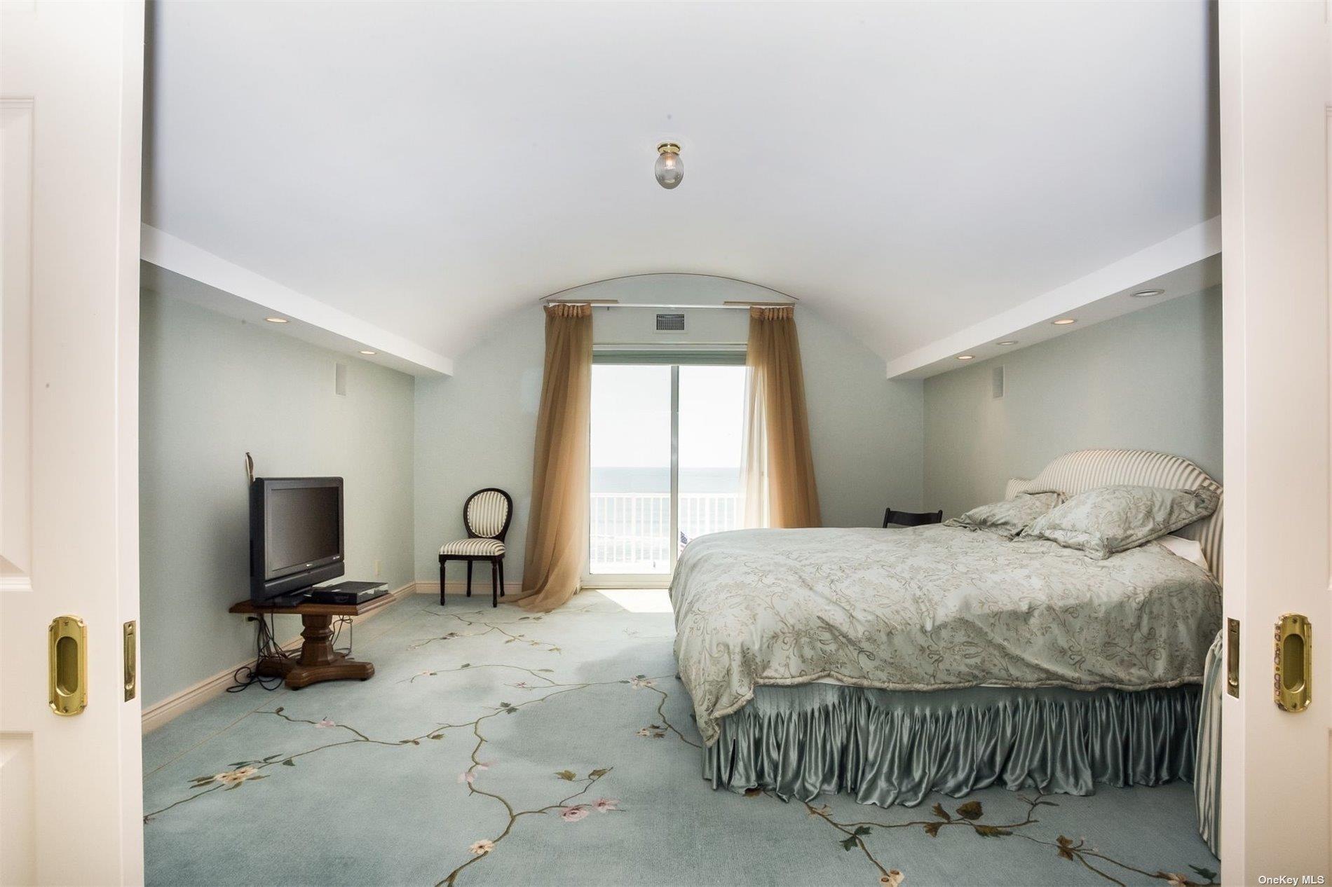 2 Richmond Road Unit: 6U&6V