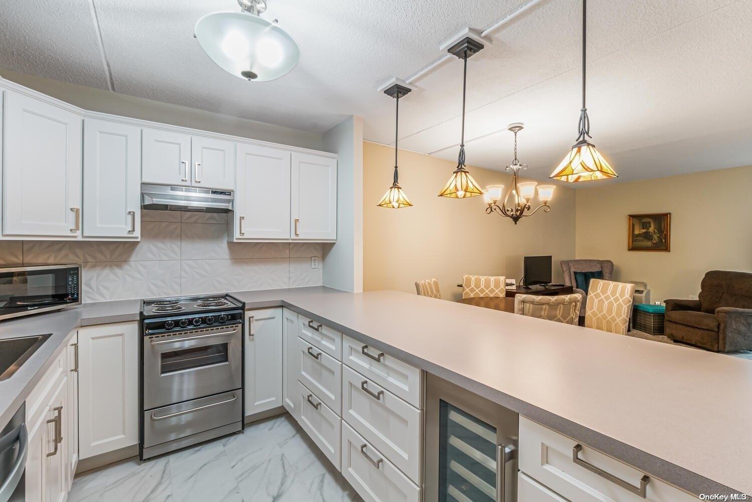 800 Willis Avenue Unit: 208