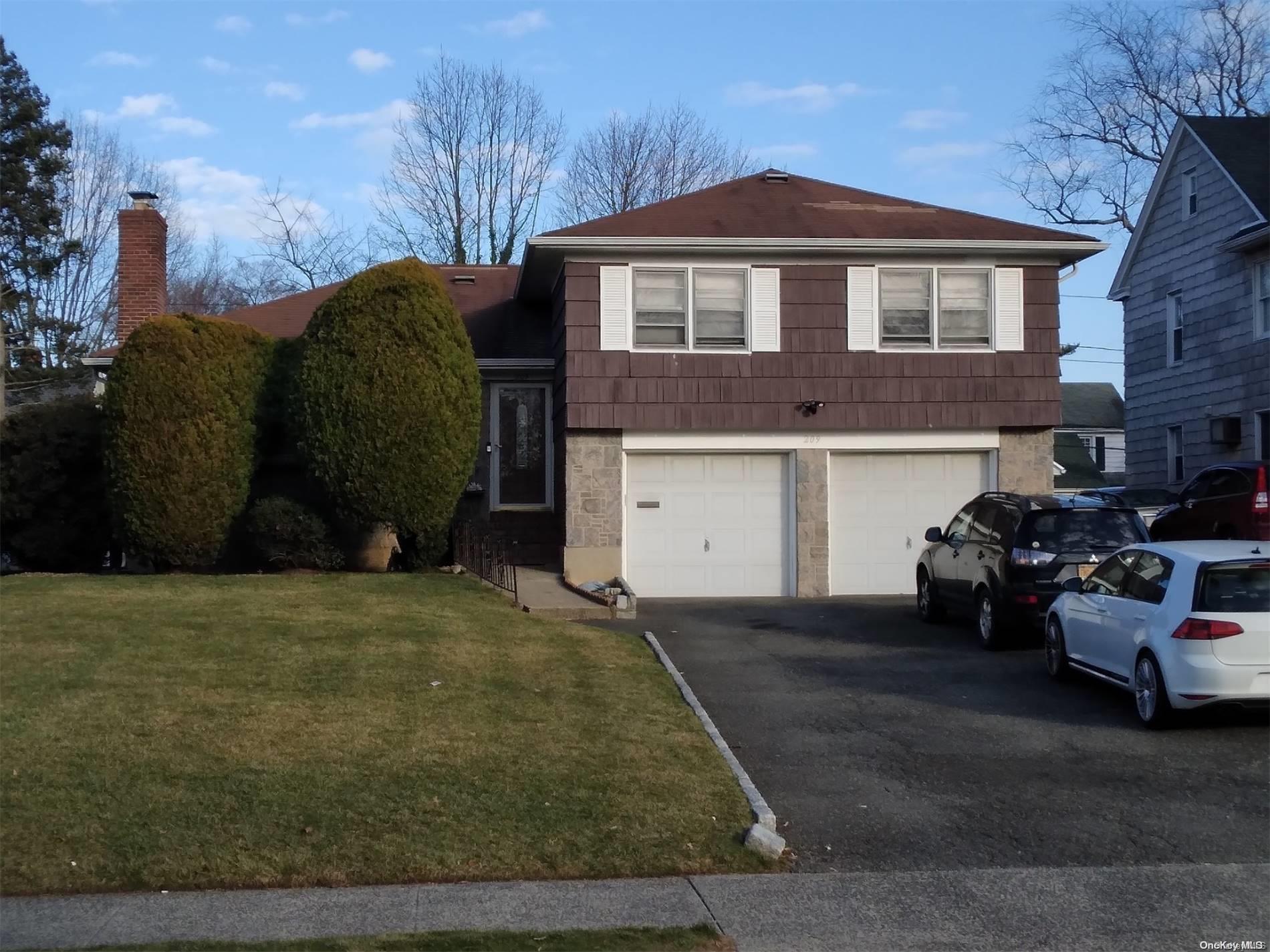 209 Nassau Boulevard
