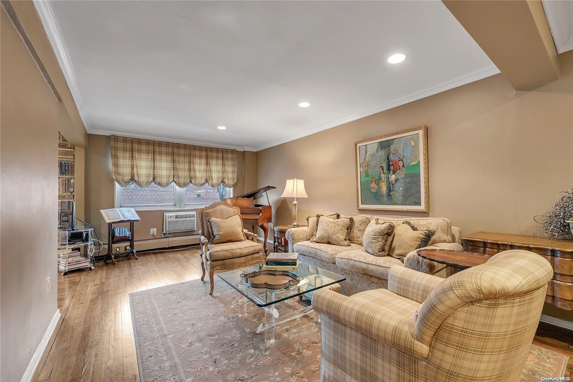 45 Hill Park Avenue Unit: 3-L