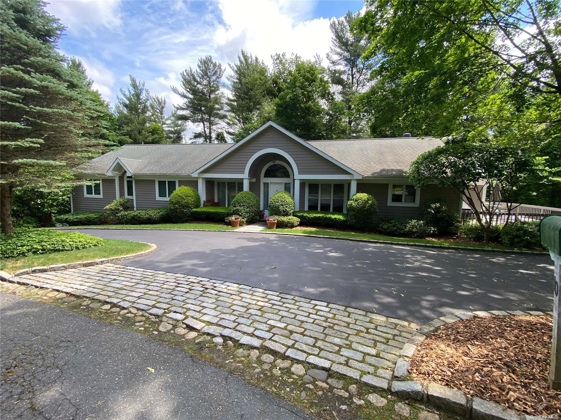 10 Woodstock Court