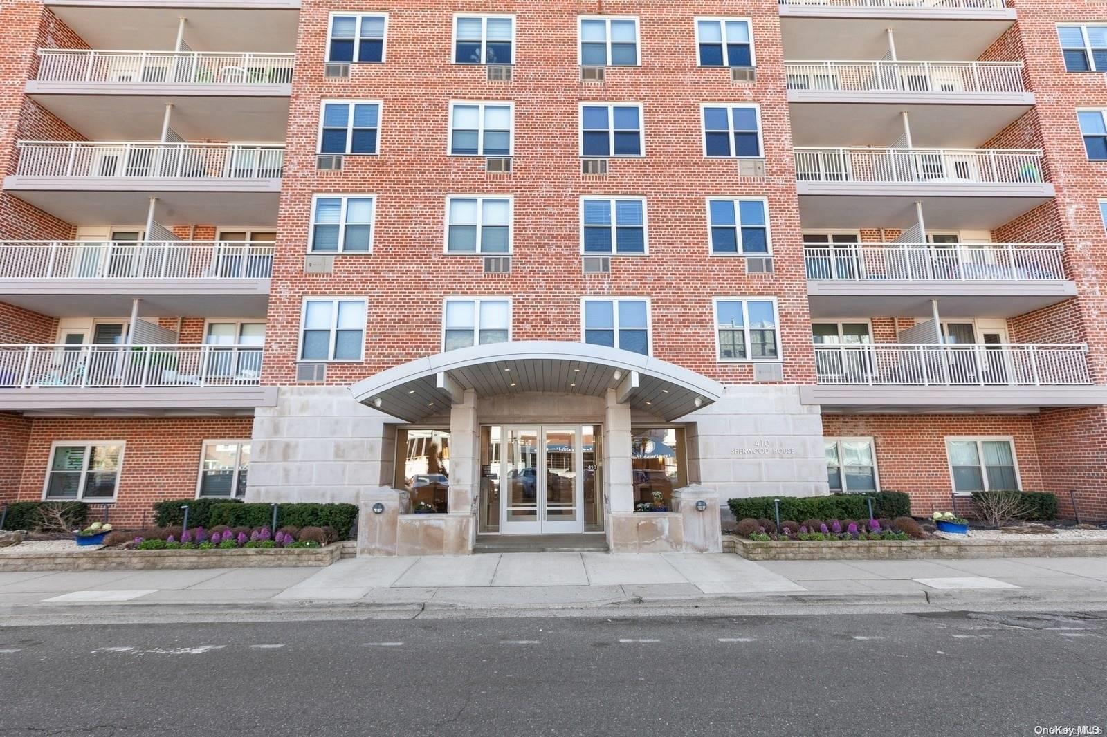 410 E Broadway Unit: 2E