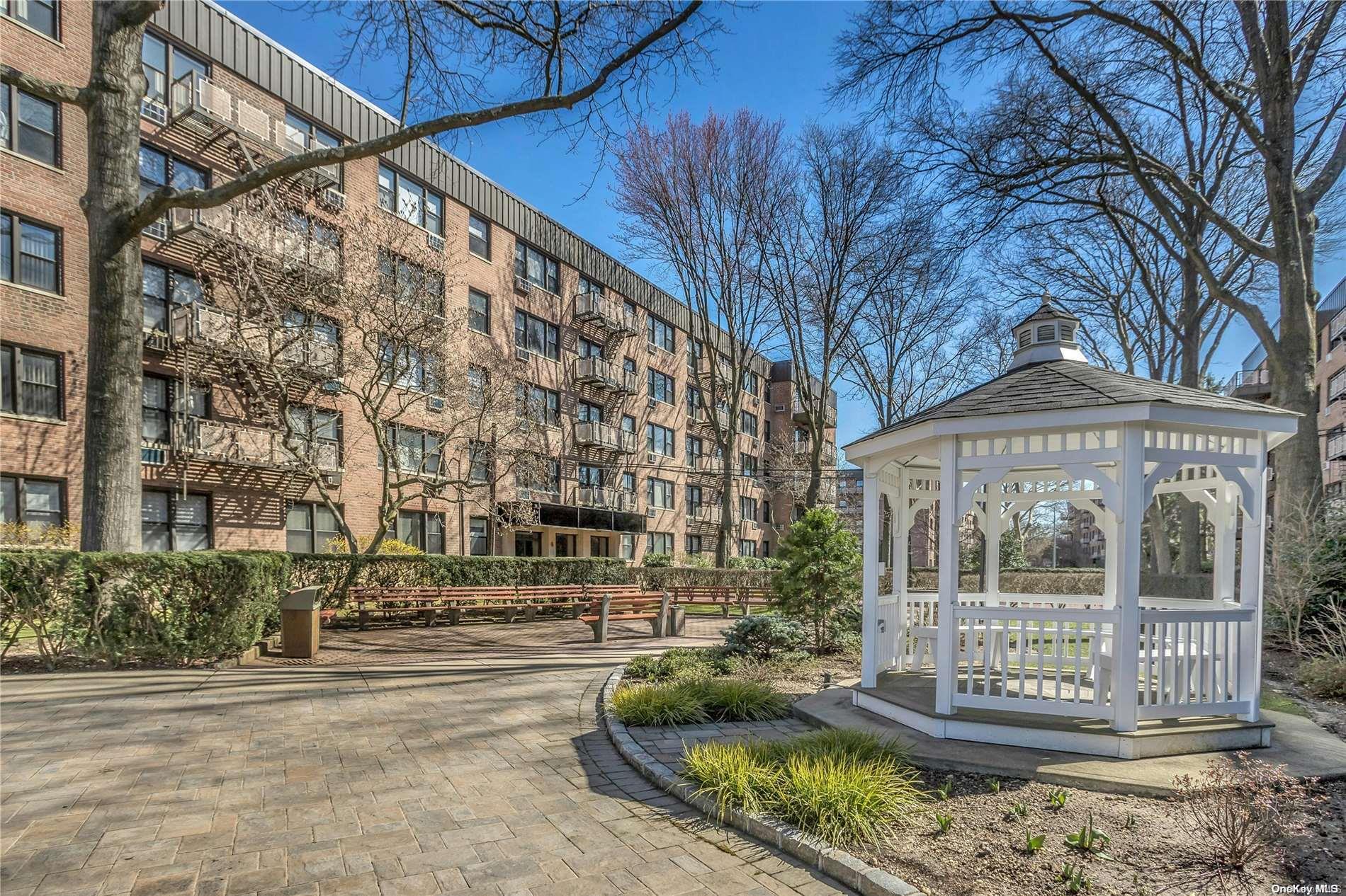 6 Birchwood Court Unit: 2M