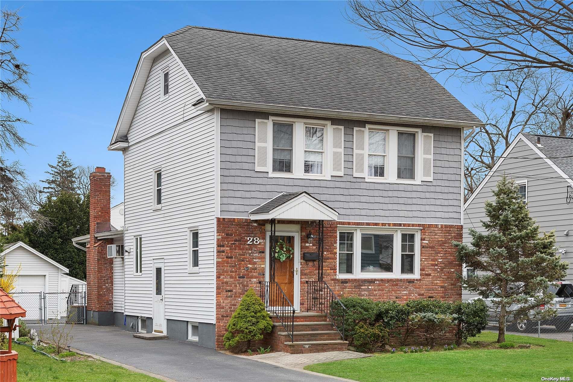 28 Davison Avenue