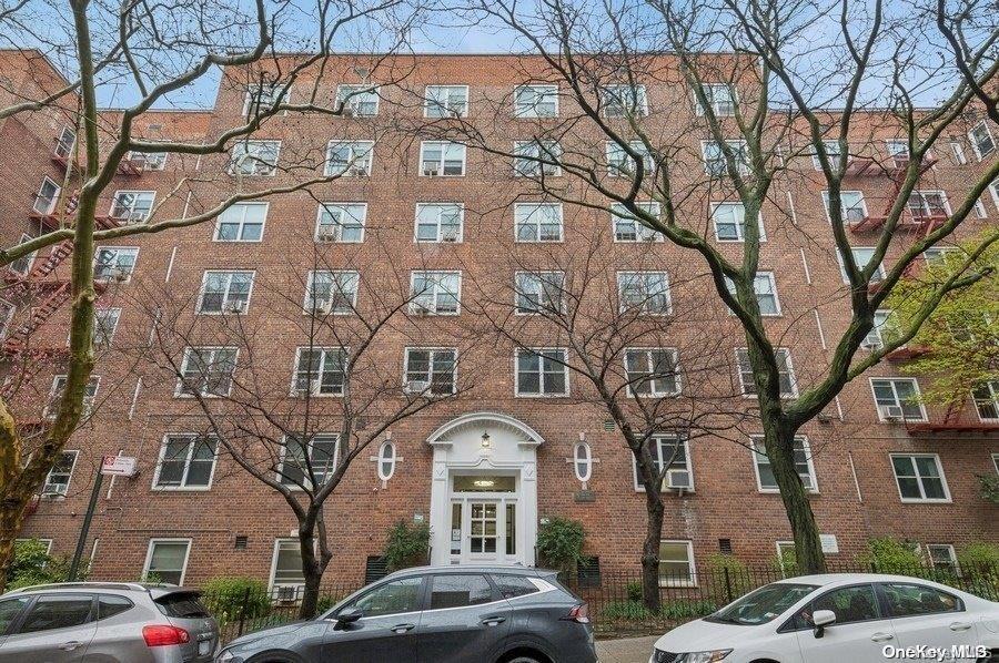 34-15 74 Street Unit: 6c