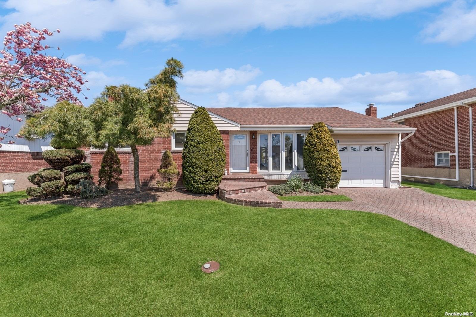 136 Northern Parkway W
